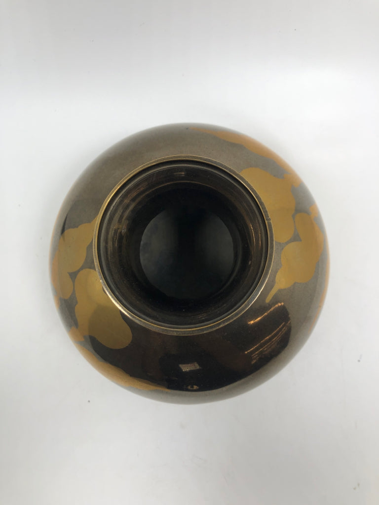 BRASS VASE W/FLORAL DESIGN.