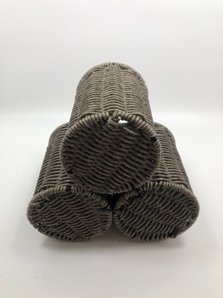 GRAY WOVEN RATTAN 3 COMPARTMENT CADDY.