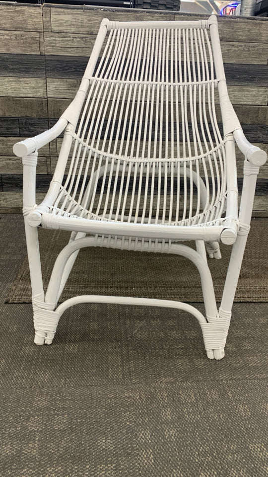 WHITE WICKER OUTDOOR SLANT CHAIR.