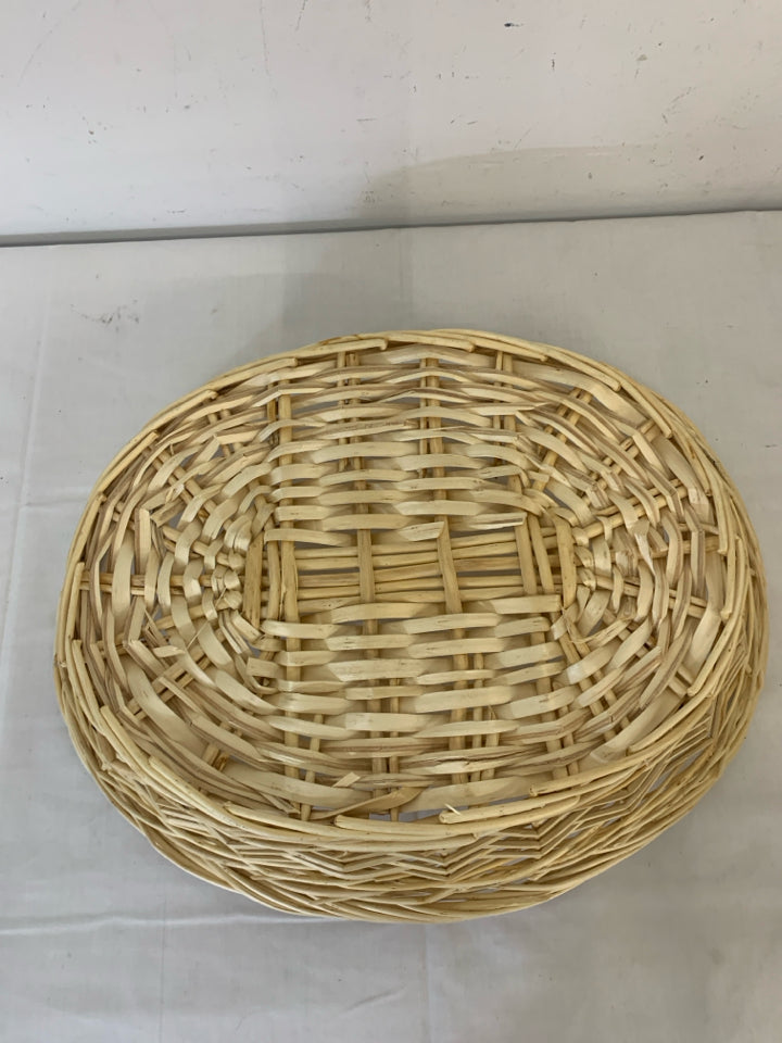 OVAL BLONDE WOVEN BASKET.