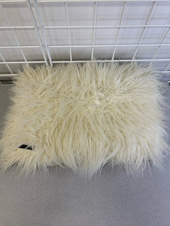 MAGASHONI CREAM FAUX FUR PILLOW.