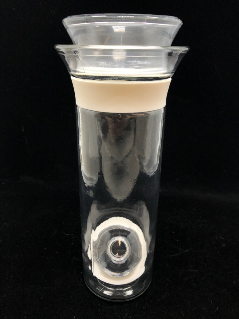 GLASS WINE SAVING CARAFE W/FLOATING AIR LOCK.