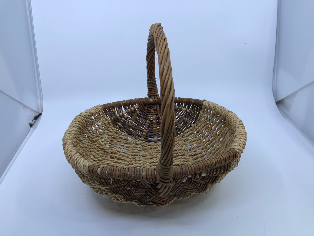 2 TONED OVAL BASKET W/ HANDLE.