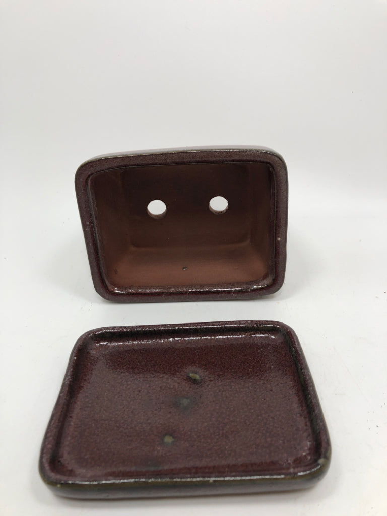 BROWN GLAZE TERRA COTTA PLANTER W/DRIP TRAY.