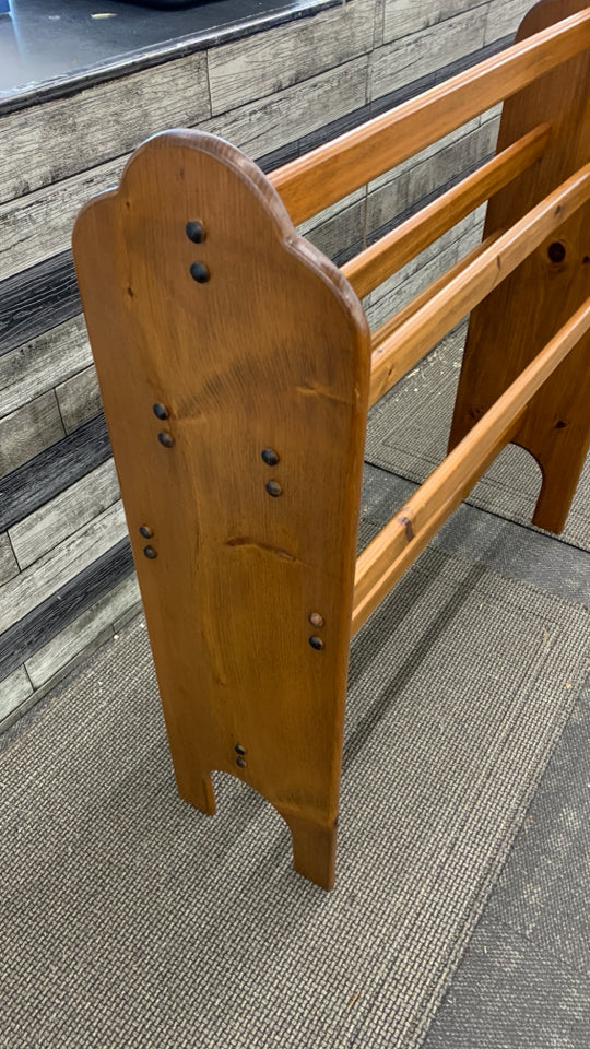 VTG WOODEN QUILT/BLANKET RACK.