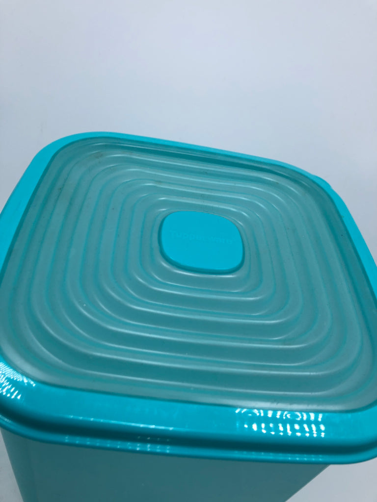 AQUA BLUE STORAGE CONTAINER W/EXPANDABLE LID.