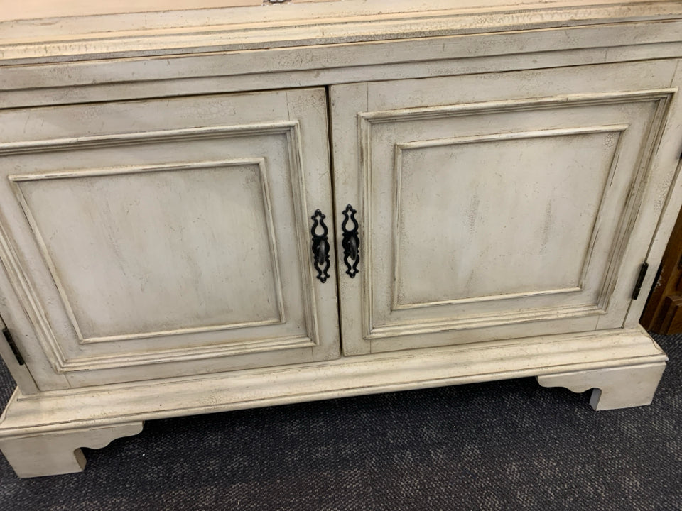 DISTRESSED CREME CABINET- 4 DOOR+ LIGHTS.