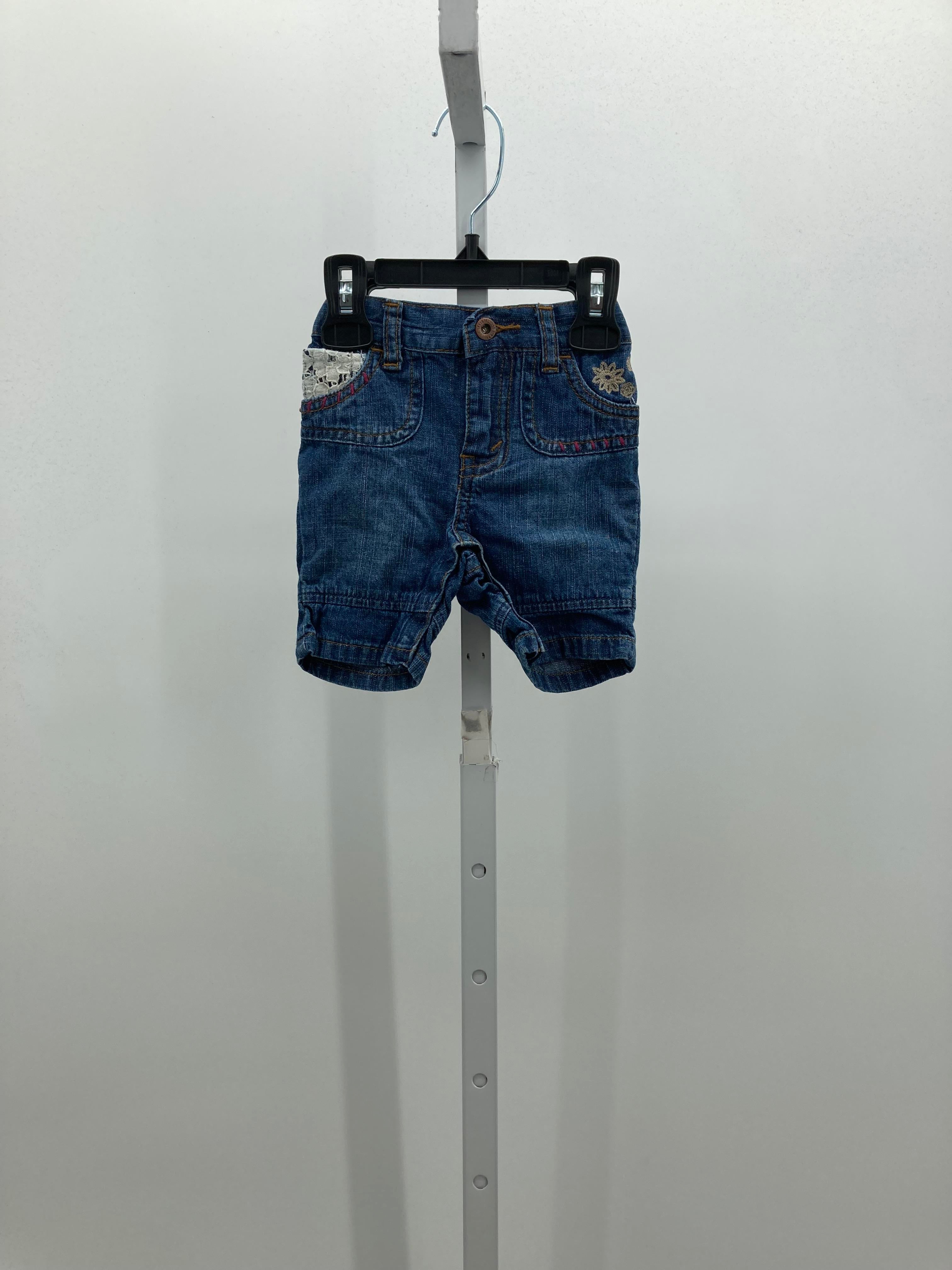 Levis Size 6-9 mon Girls Shorts