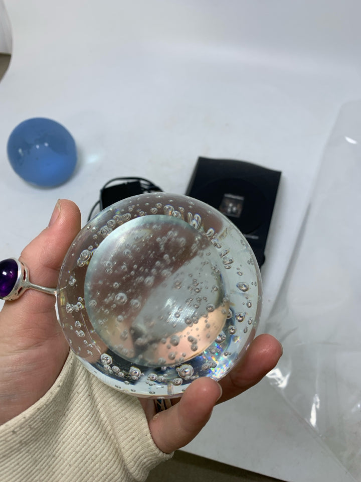 3 PC CLEAR BUBBEL SPHERE, BLUE EARTH SPHERE W/ LIGHT UP BASE/SOUND MACHINE IN BA