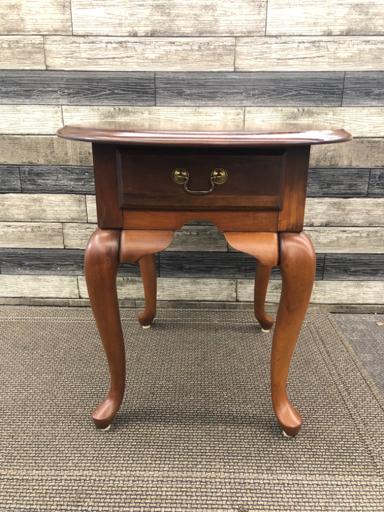 DARK WOOD SIDE TABLE W/ GOLD HARDWARE 1 DRAWER.