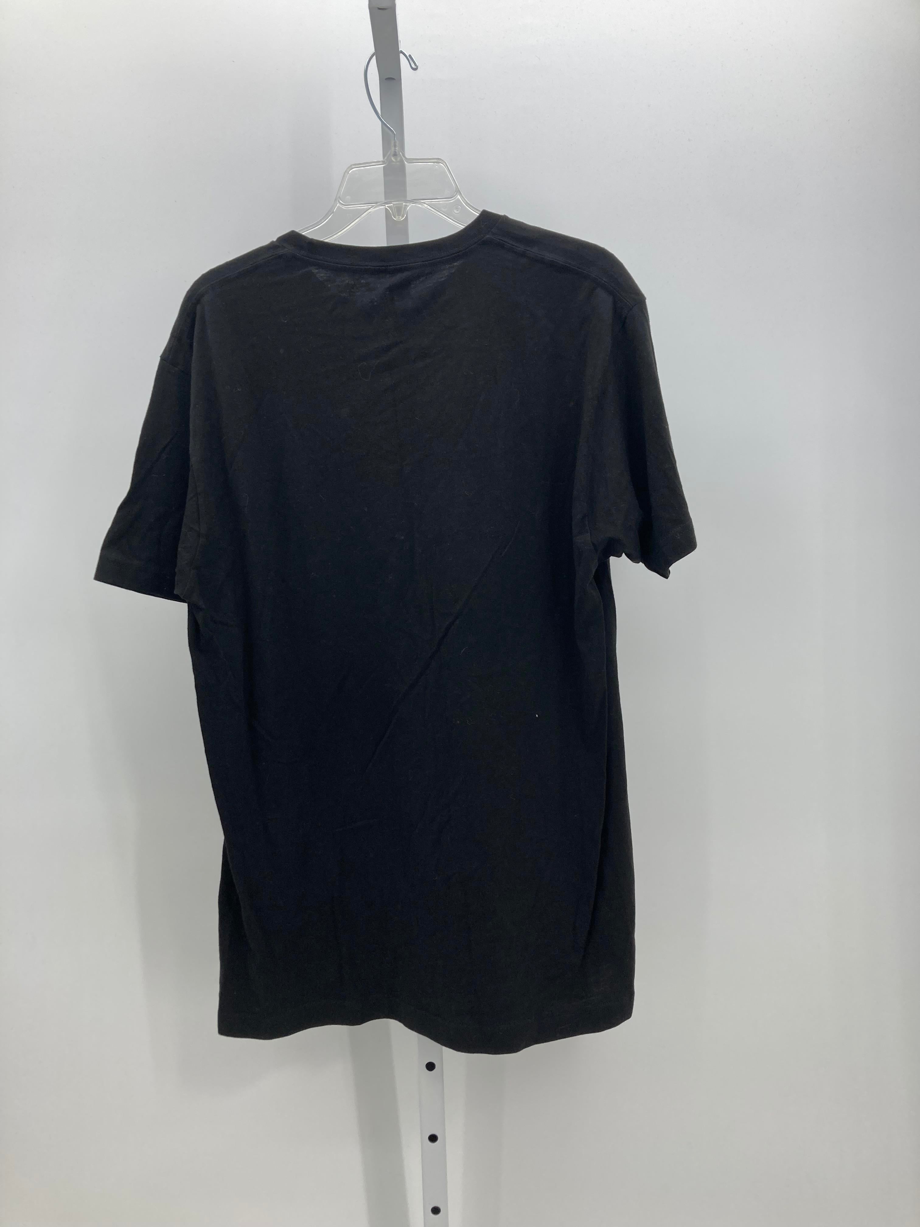NEW GRAPHIC TEE.