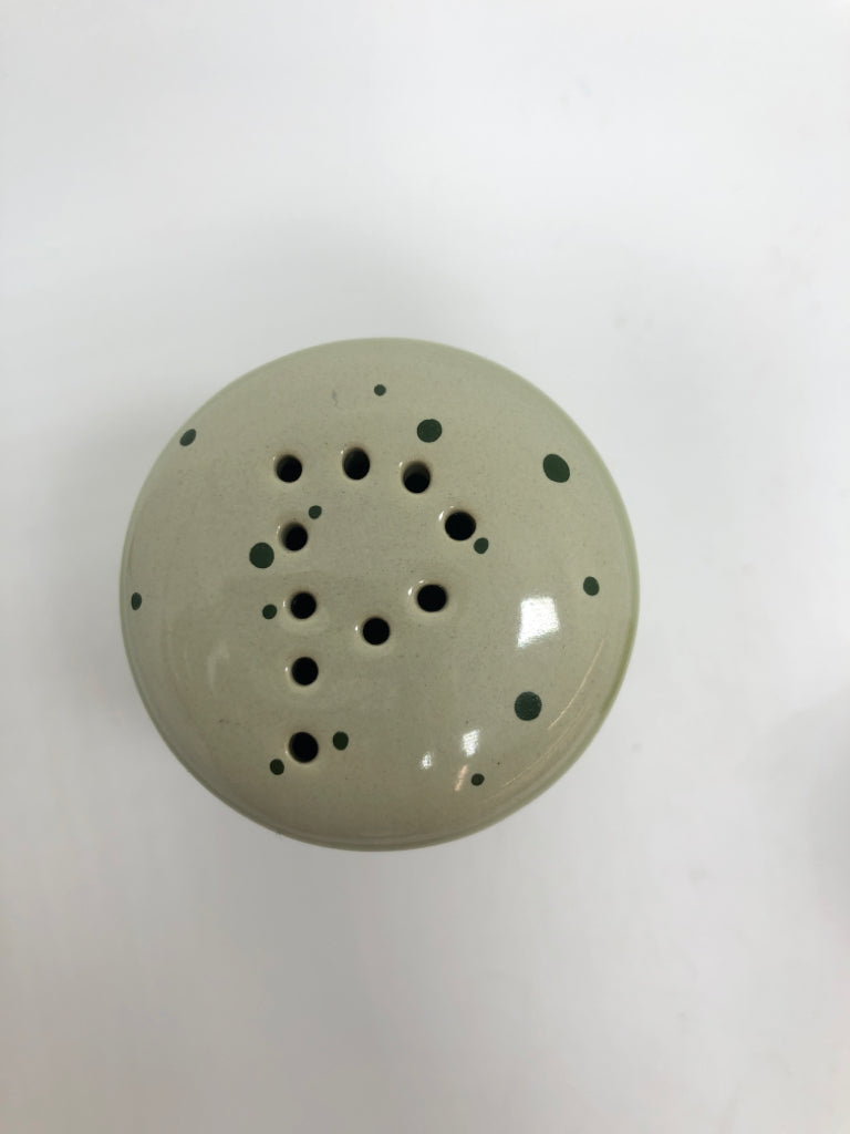 2PC DARLING SPRING GREEN S+P SHAKERS.