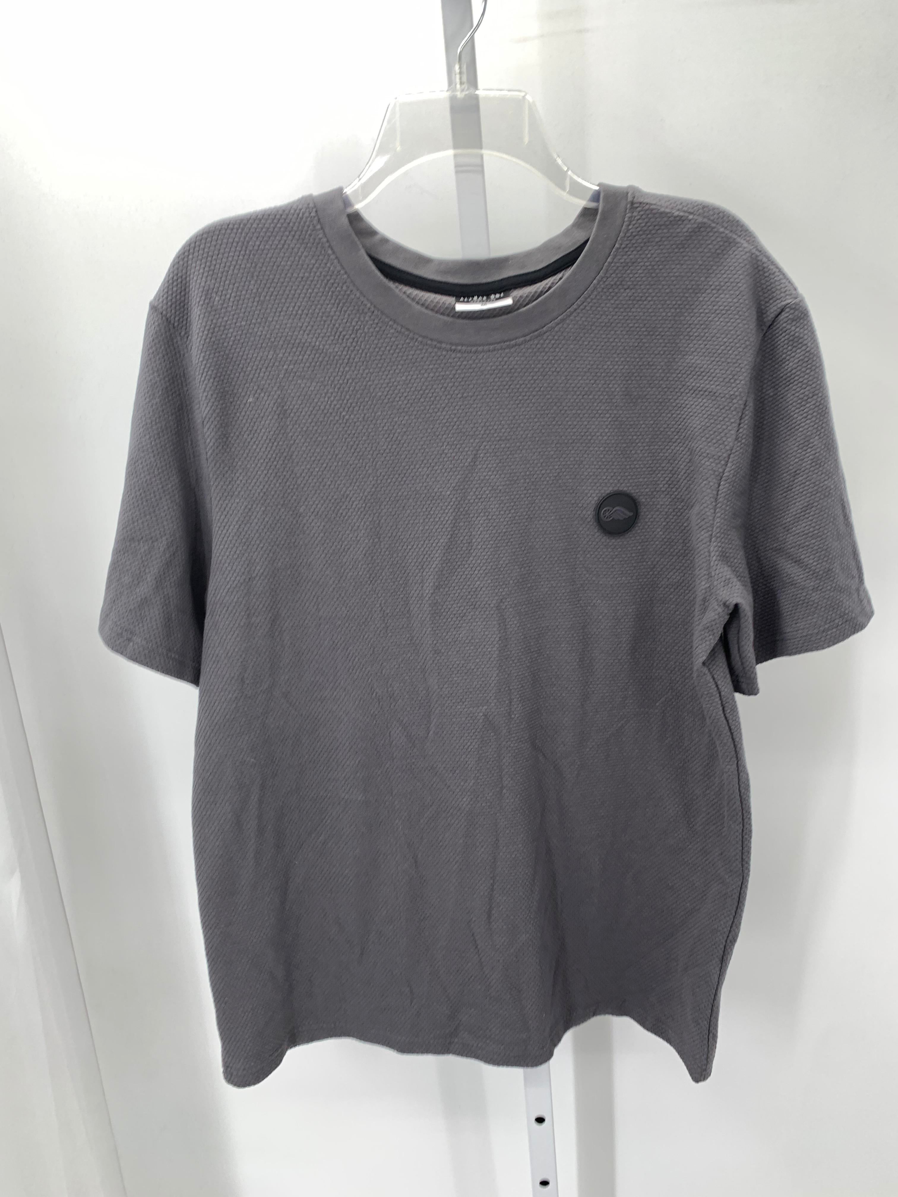 TEXTURED KNIT TEE.