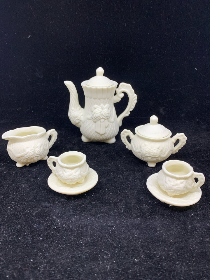 10 PC IVORY EMBOSSED MINI DECOR TEA SET.