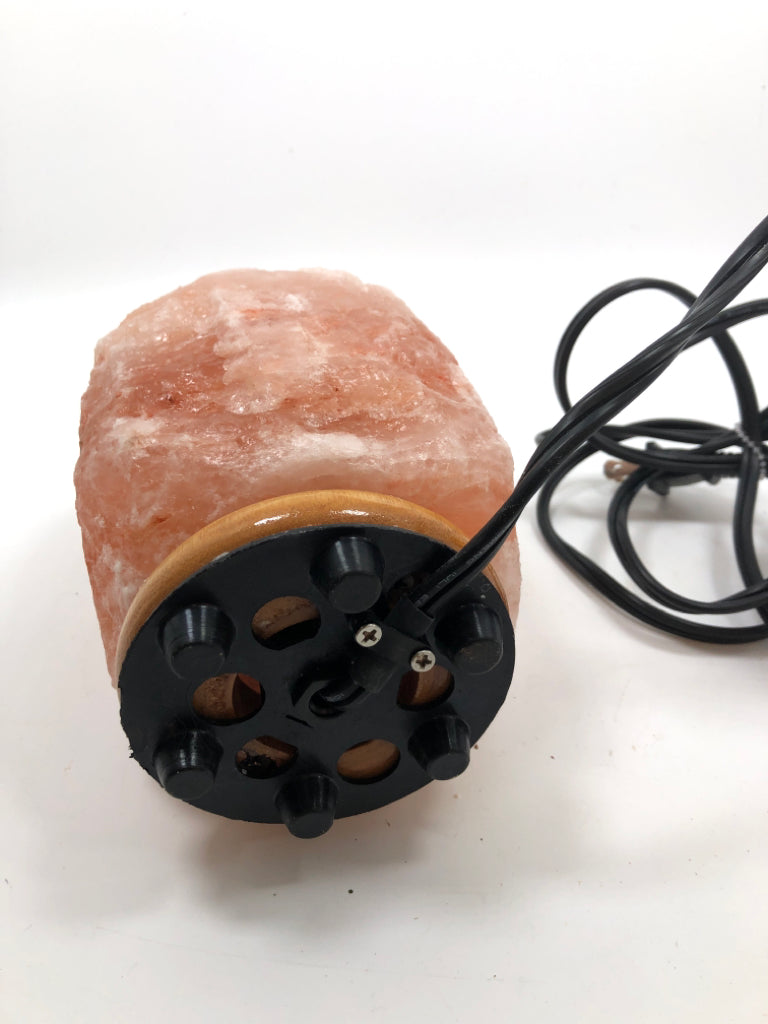 PINK SALT ACCENT LAMP