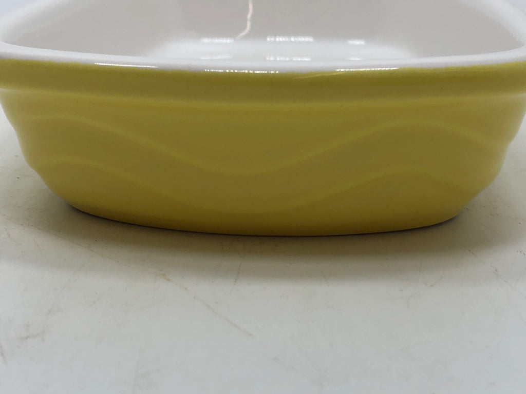 YELLOW CERAMIC SHALLOW PAN W/WAVY EDGES.