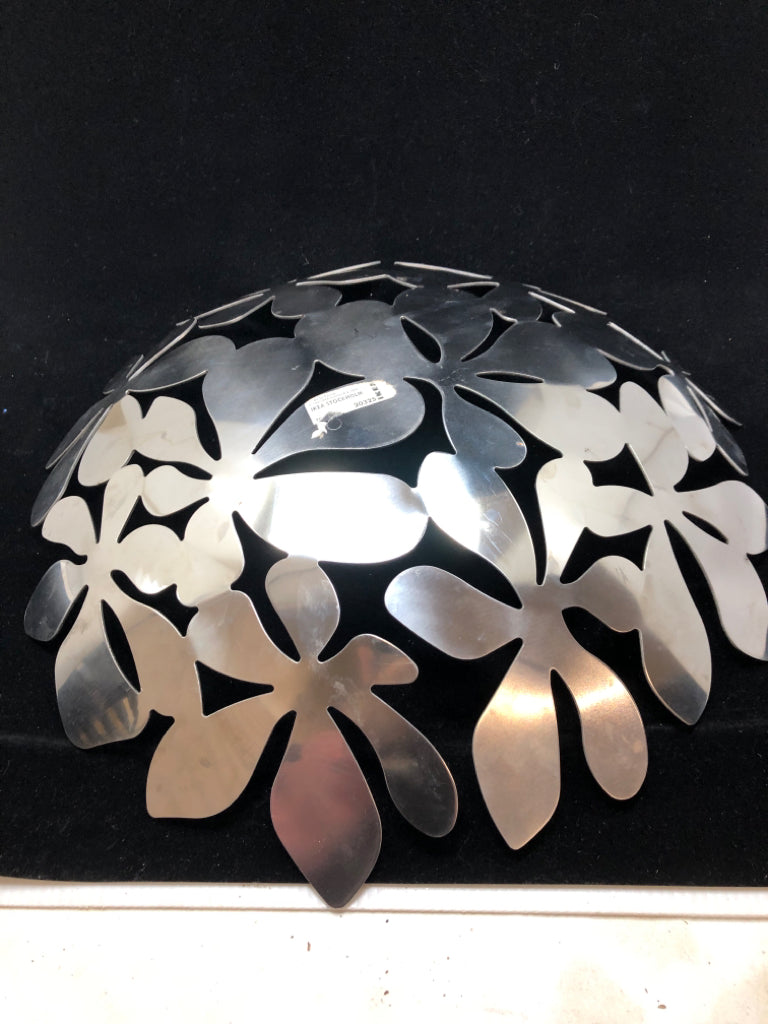 HEAVY METAL FLORAL DECOR BOWL.