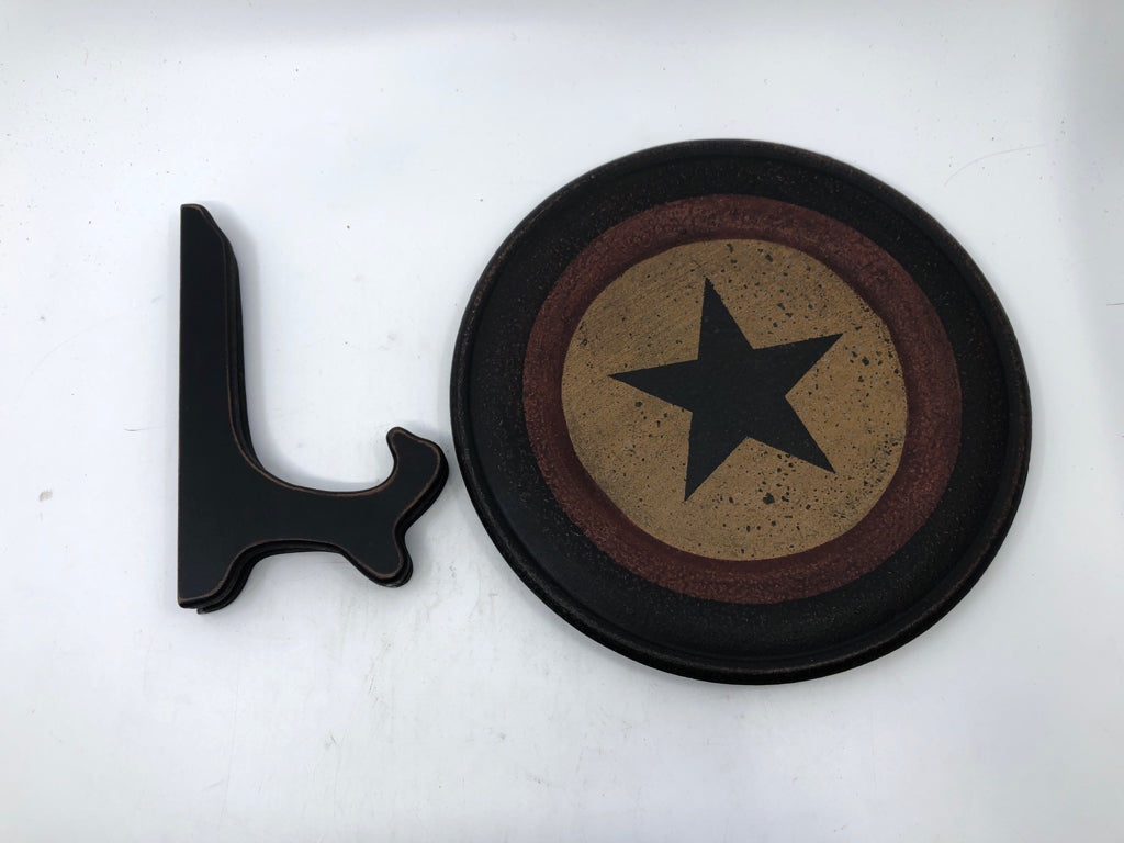 BLACK PRIMITIVE STAR PLATE W STAND.