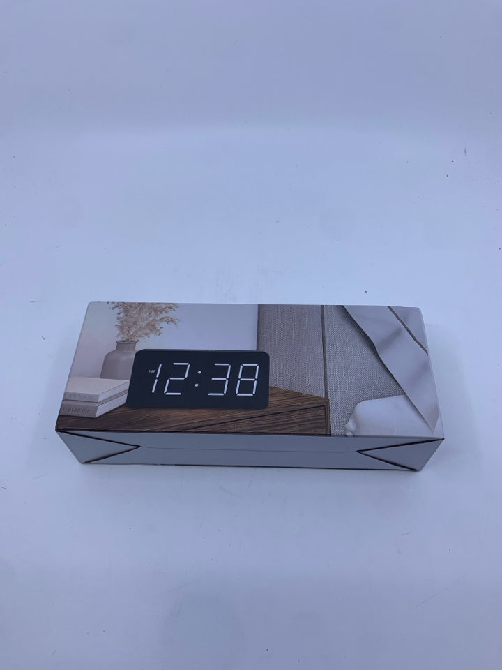 NIB WHITE DIGITAL CLOCK W/ CHARING PORT.