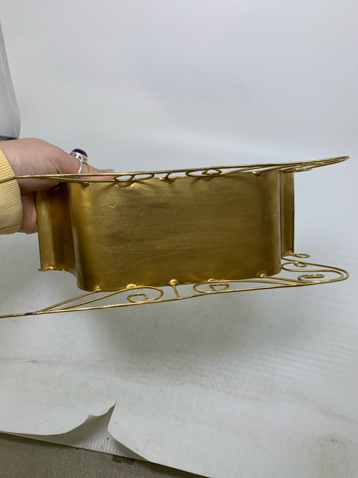 LIGHTWEIGHT METAL GOLD SLAY DECOR W/ STARS.