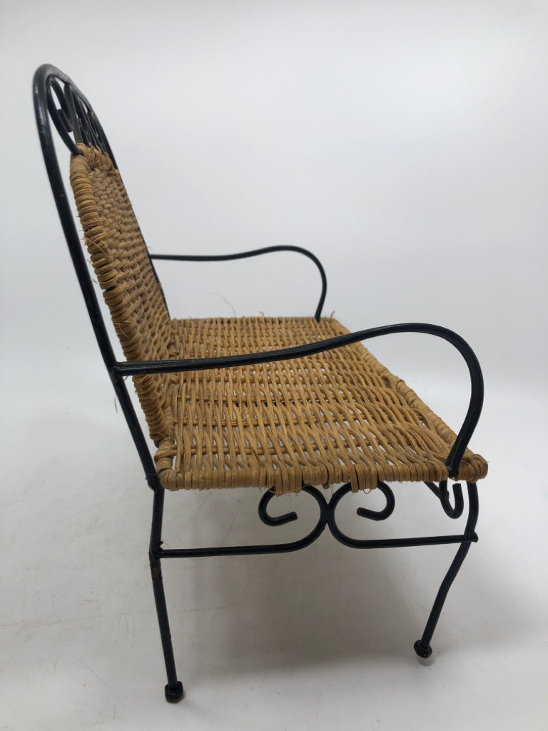 MINI WICKER & METAL BENCH.