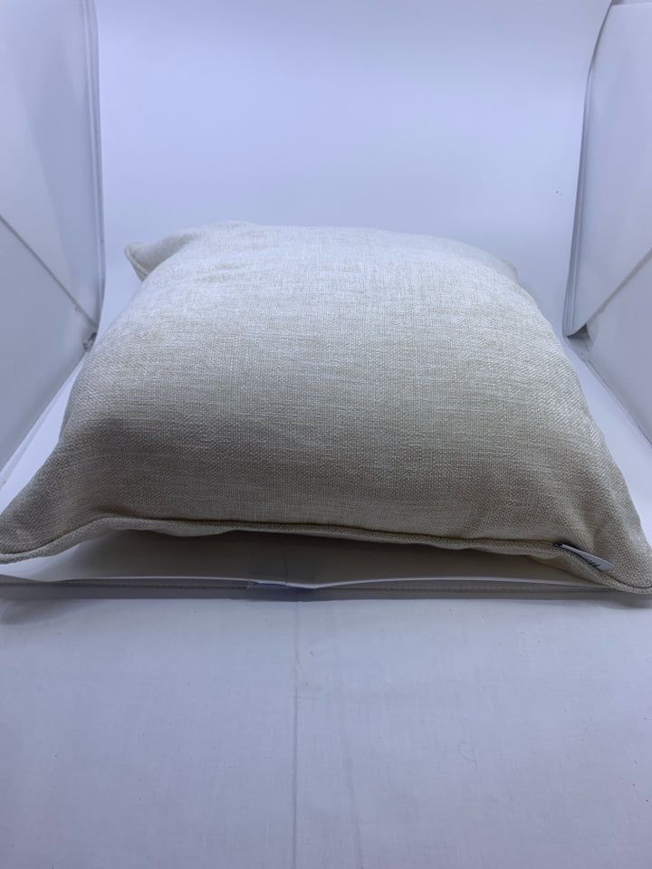 BEIGE TEXTURED ACCENT PILLOW.