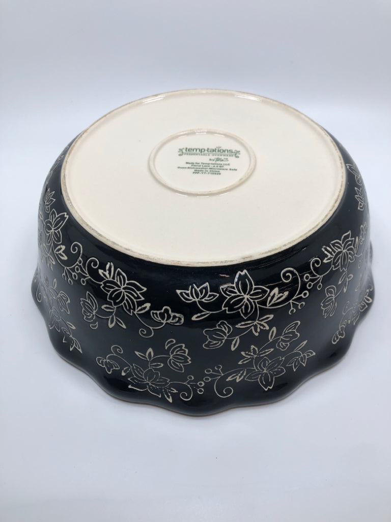 TEMPTATIONS FLORAL LACE BOWL W/SCALLOPED EDGE.