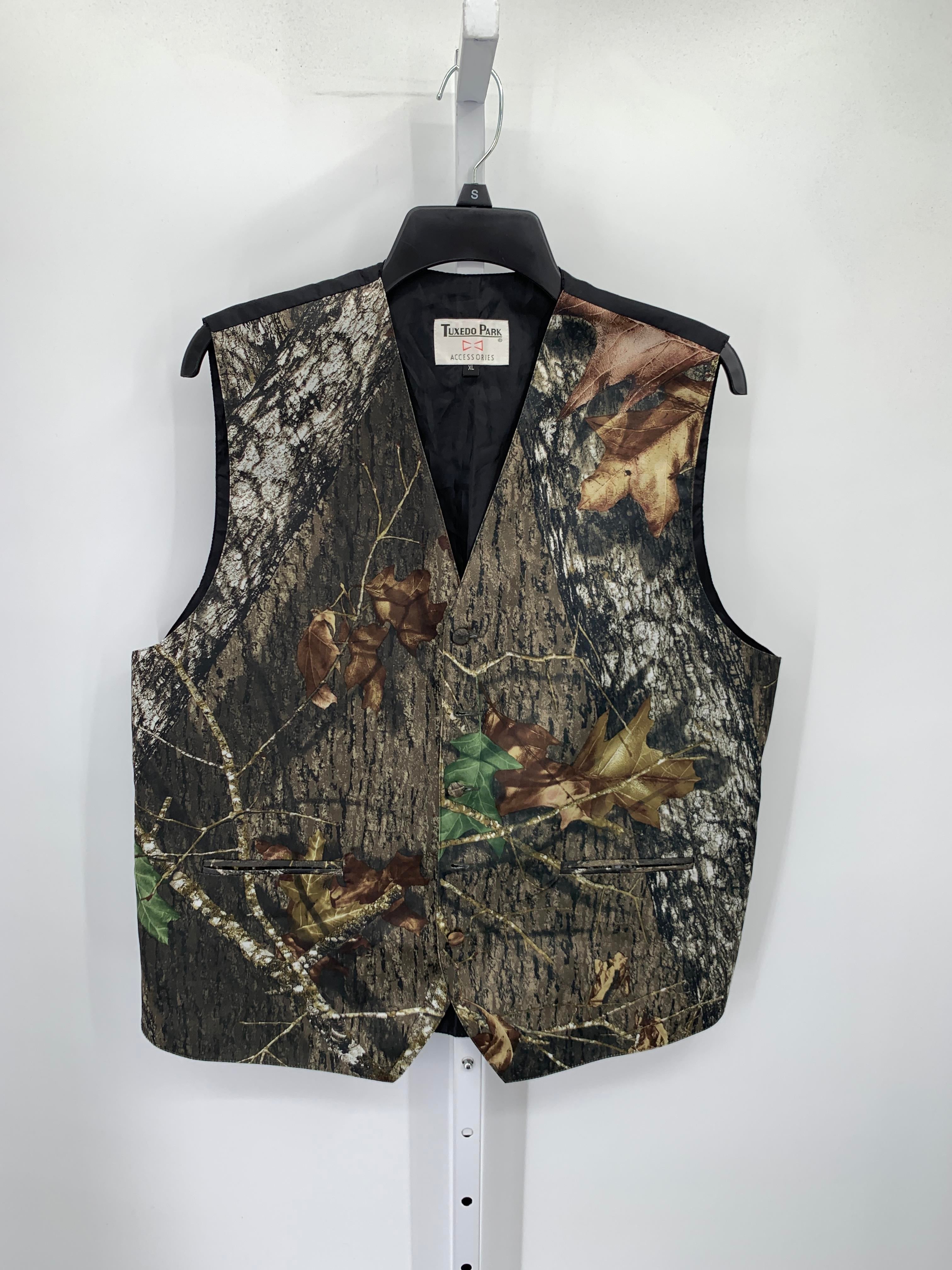 FOREST PATTERN BUTTON VEST.