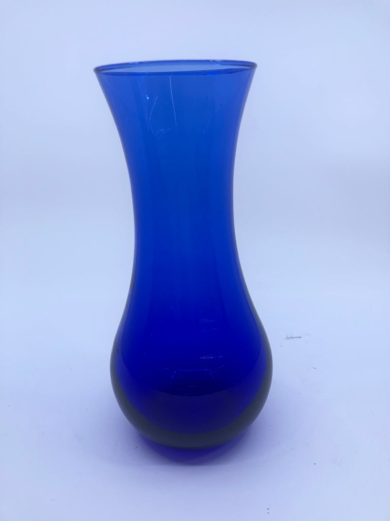 BLUE WAVY HOUR GLASS SHAPE VASE.