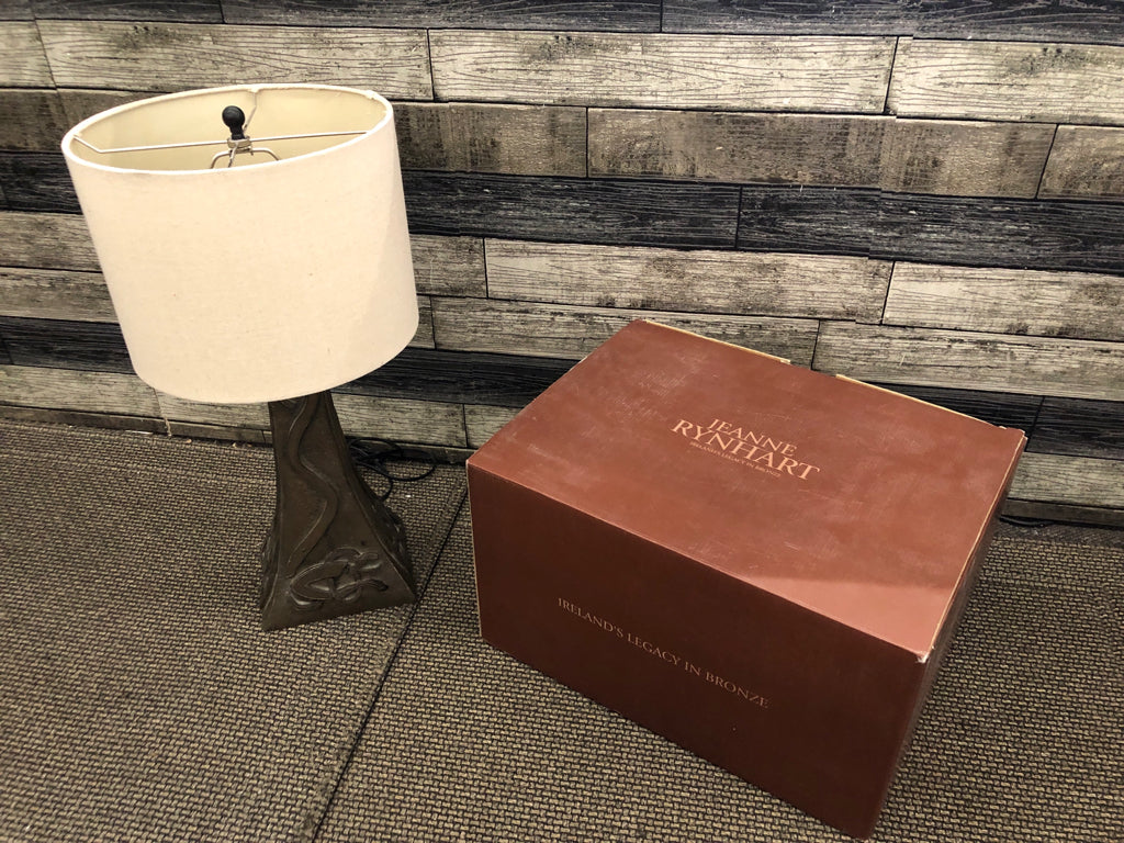 BRONZE IRISH KNOT LAMP W/TAN SHADE.