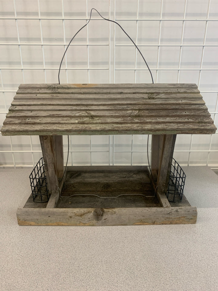 RECLAIMED WOOD BIRD FEEDER.