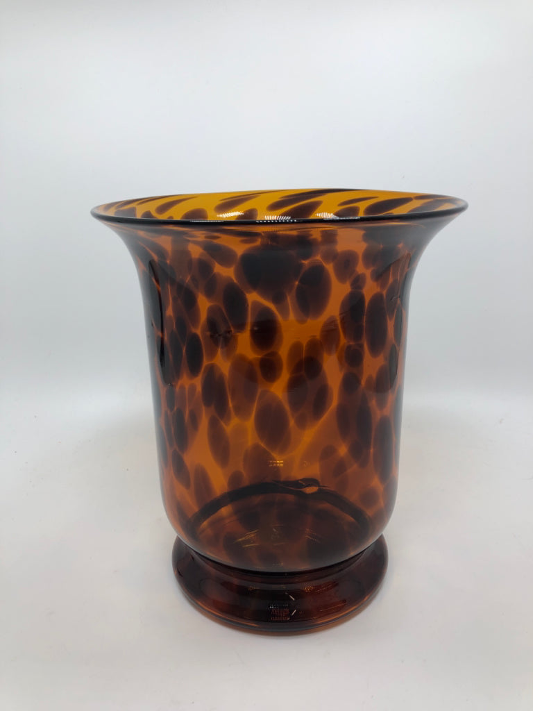 BROWN SPOTTED HURRICANE VASE.