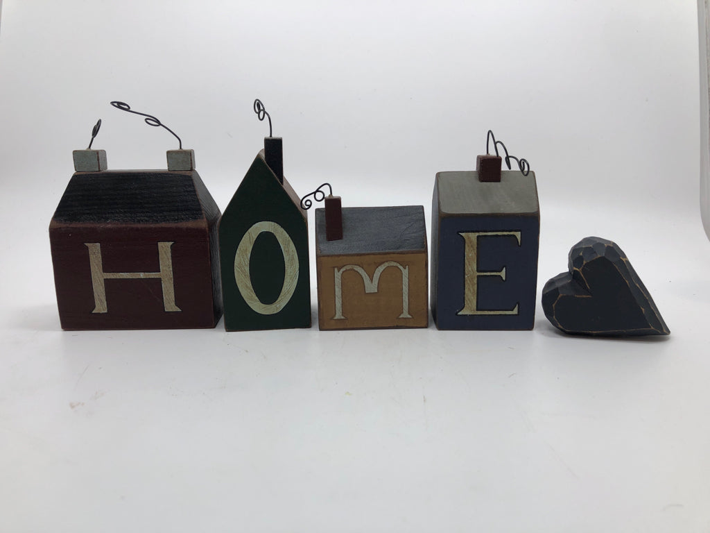 5PC WOOD HOME HOUSES AND HEART.