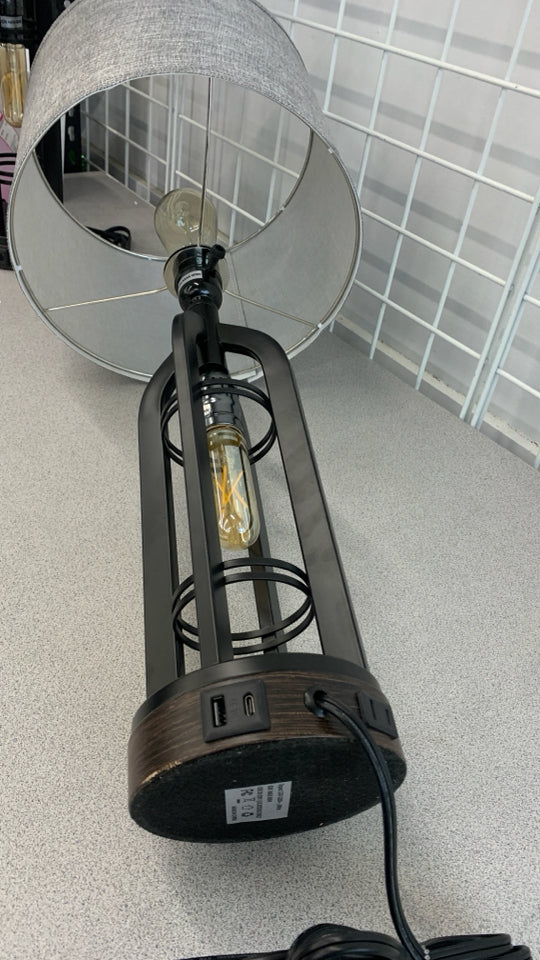 2 BULB LAMP W/READING LIGHT, USB PLUG.