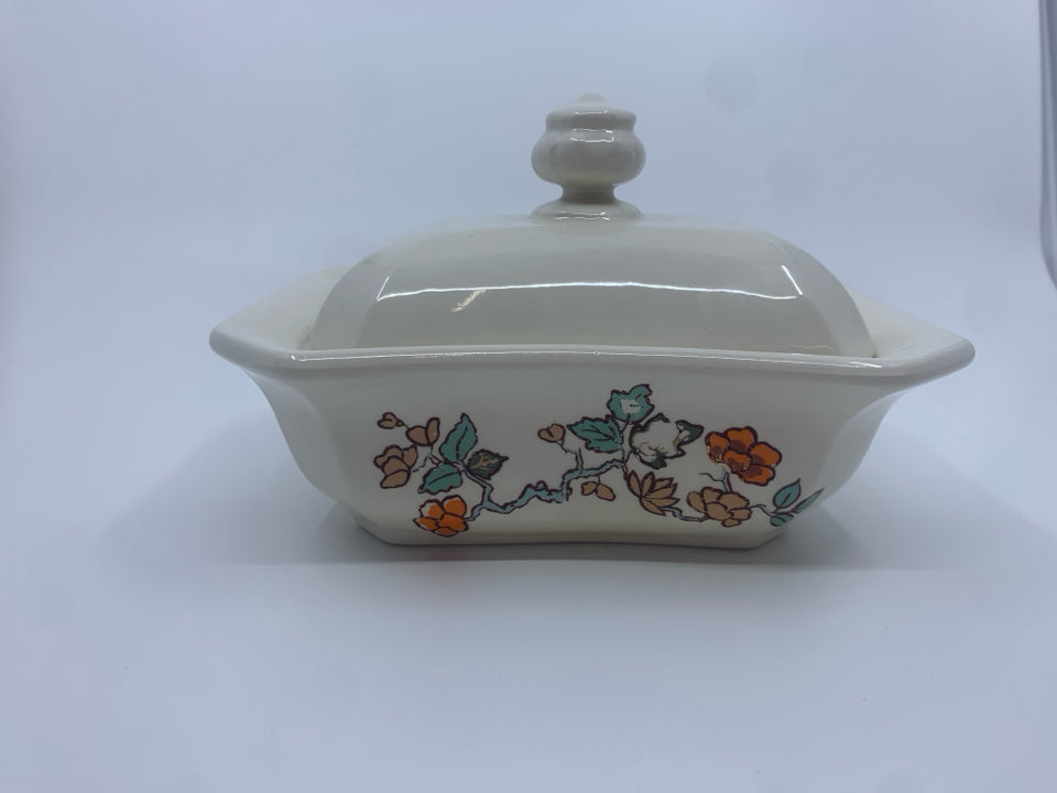 SMALL CREAM FLORAL PAINTED RECTANGLE DISH W LID.