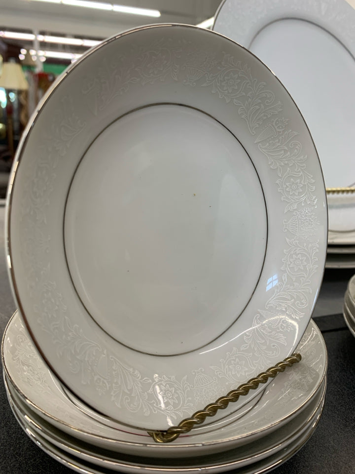 20pc CROWN VICTORIA LOVELACE 20PC DINNER SET.