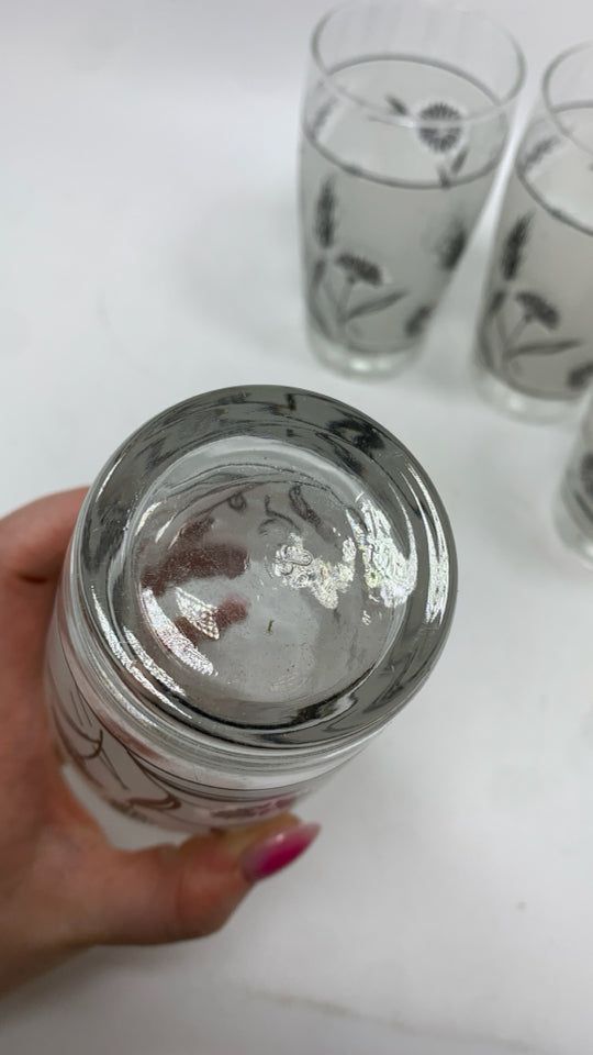 4 VTG FROSTED WHEAT PATTERN GLASSES.