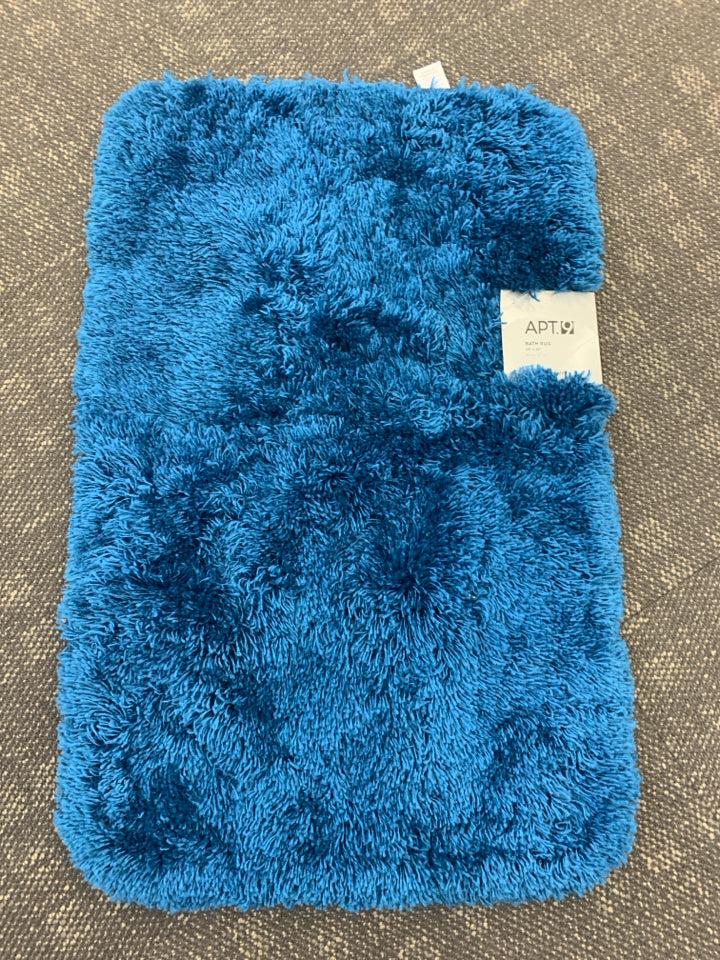 NIP BLUE BATH RUG.