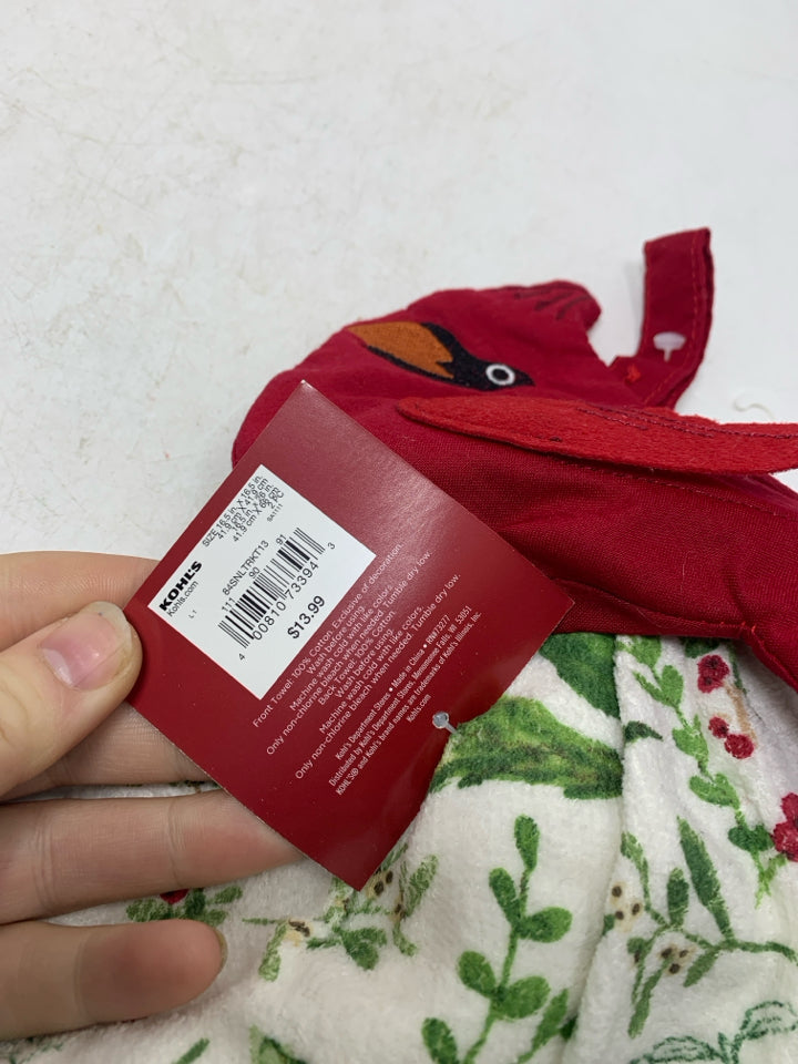 NWT 2 HOLIDAY BERRIES AND CARDINAL KITCHEN TOWELS.