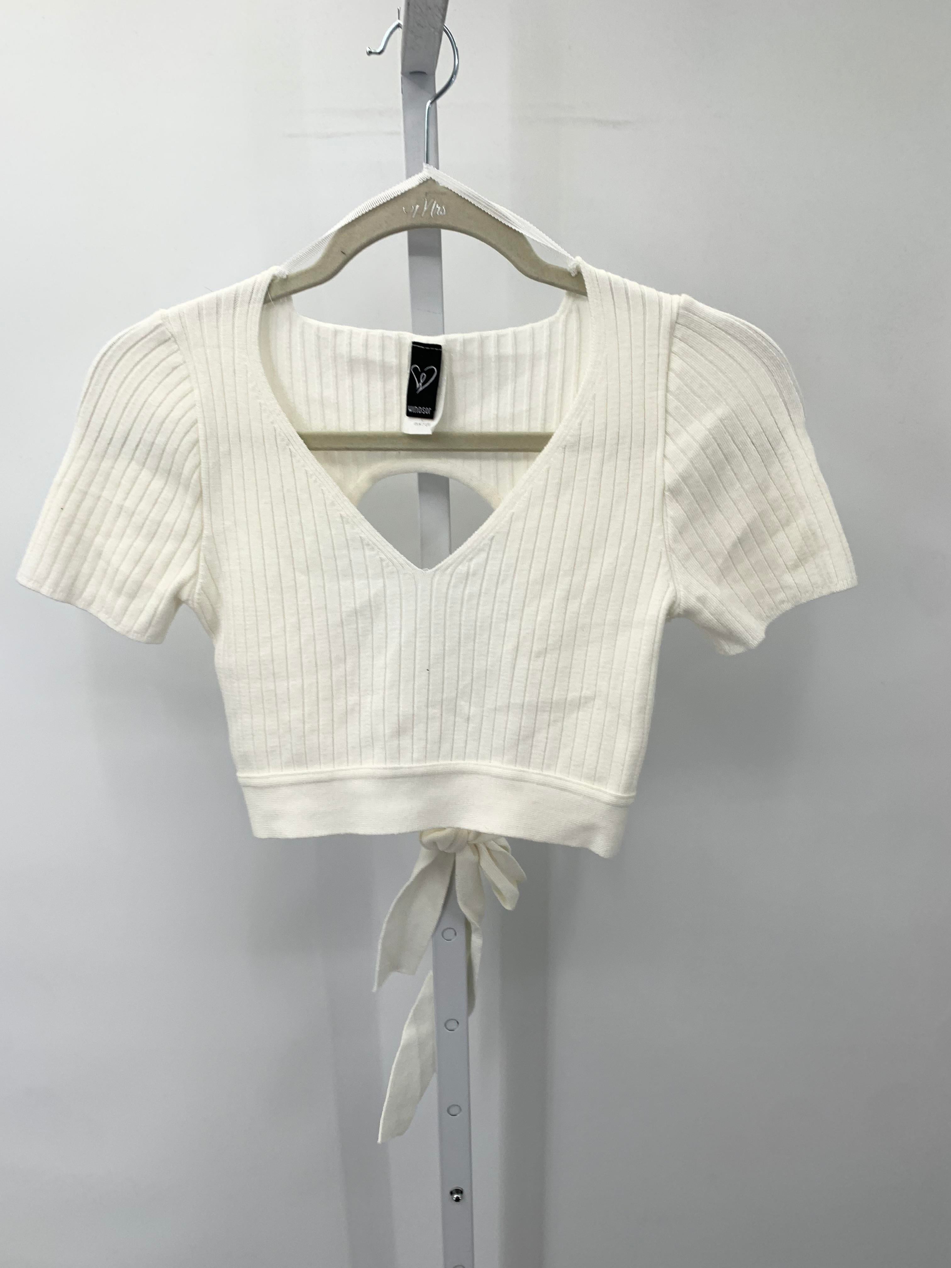 Size Large Juniors Short Sleeve Shirt