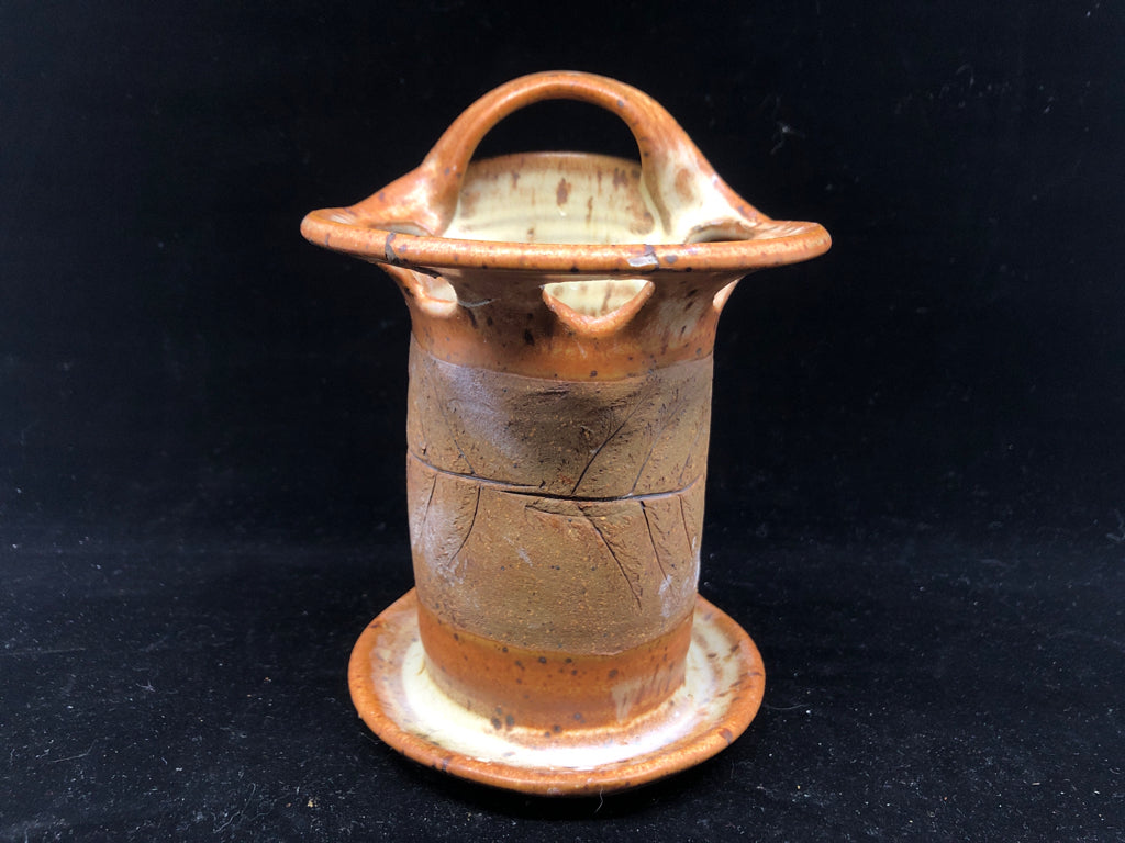 TAN POTTERY TOOTHBRUSH HOLDER.