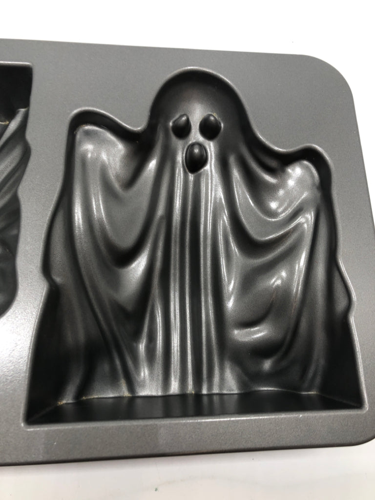 NORDIC WARE GHOST CAST ALUMINUM PAN.