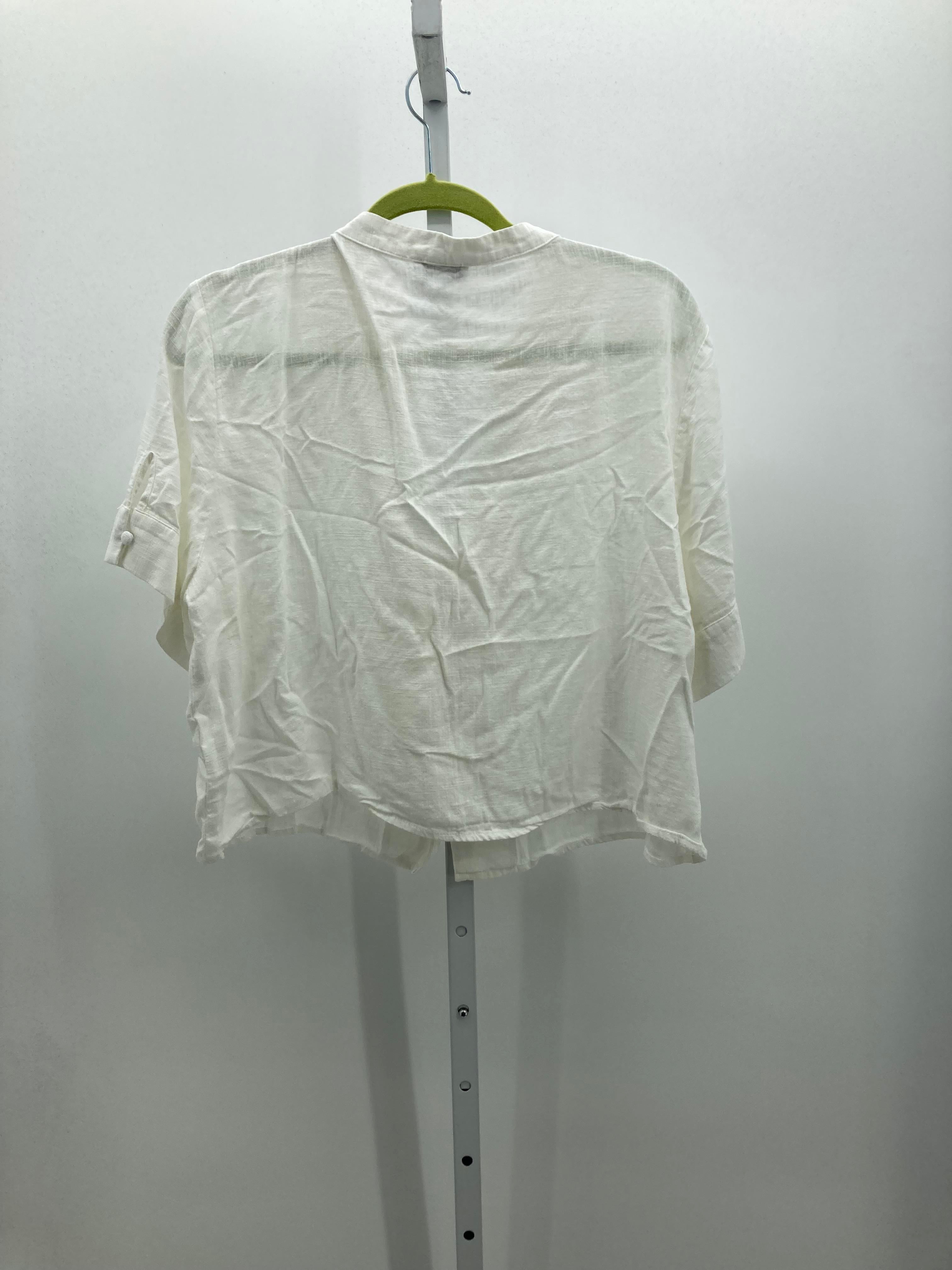 Size Extra Large Misses Short Sleeve Shirt