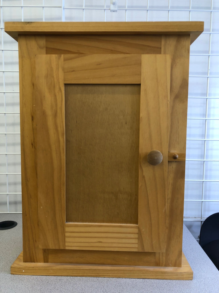 LIGHT WOOD MEDICINE CABINET W/2 SHELVES.