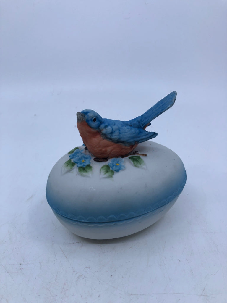 VTG CERAMIC BLUE BIRD EGG TRINKET HOLDER.