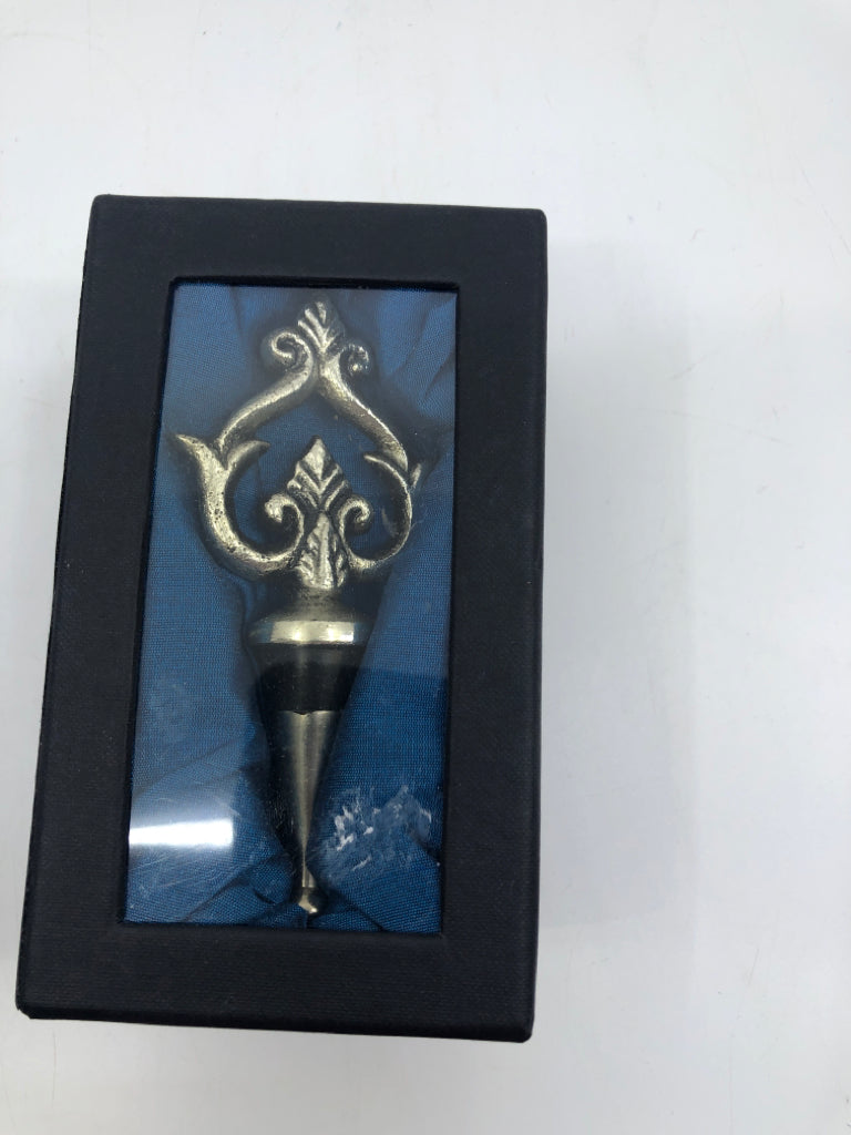 NIB SCROLL HEART WINE STOPPER.