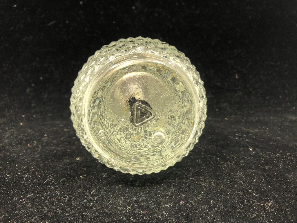 DIAMOND PATTERN SUGAR DISPENSER.