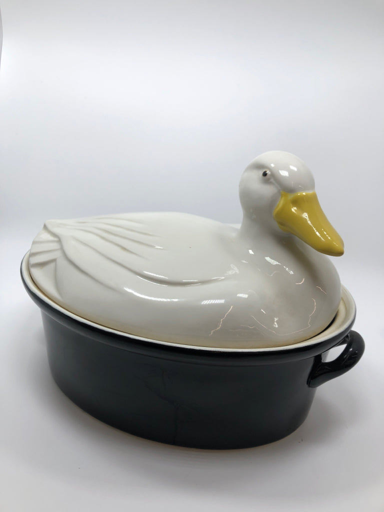 VTG CARBONE BLACK DUCK CASSEROLE DISH.