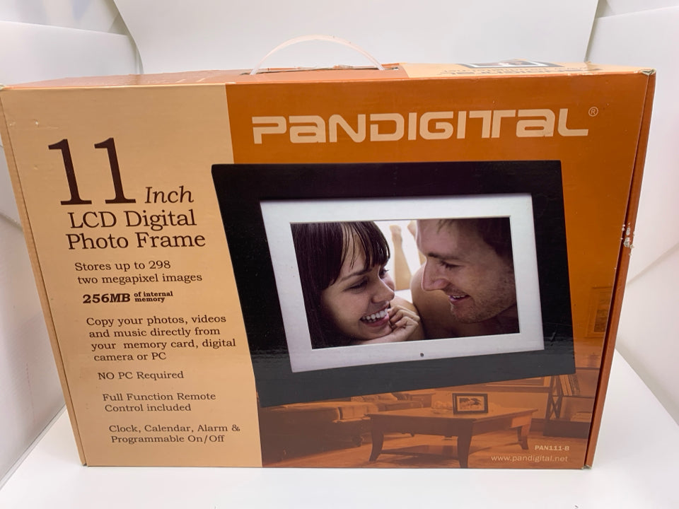 NIB 11" LCD DIGITAL PHOTO FRAME
