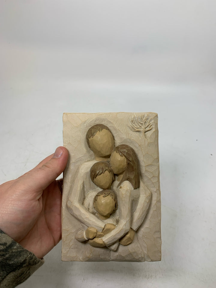 EMBOSSED 4 FAMILY WALL PLAQUE.